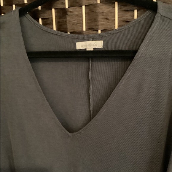 V-Neck Top - Picture 2 of 4